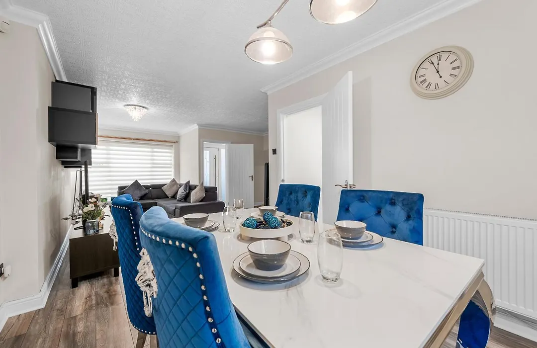 Stylish 3-Bed Close To Mcr City Centre For 8 Guests-1